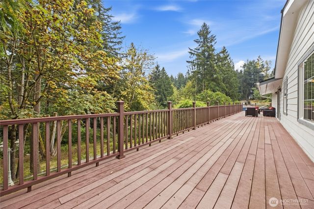 17209 45th St E, Lake Tapps, WA 98391