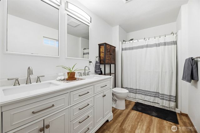 17209 45th St E, Lake Tapps, WA 98391
