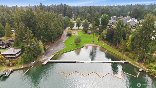 17209 45th St E, Lake Tapps, WA 98391