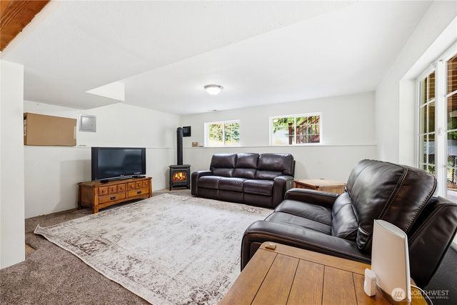 17209 45th St E, Lake Tapps, WA 98391