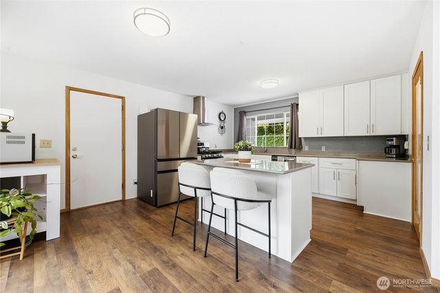 17209 45th St E, Lake Tapps, WA 98391