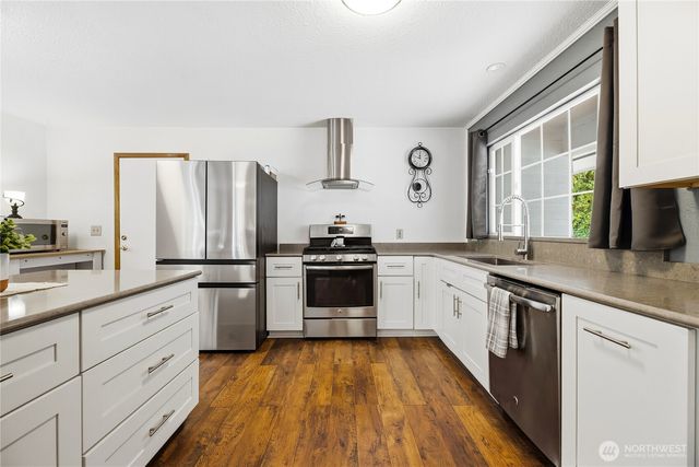 17209 45th St E, Lake Tapps, WA 98391
