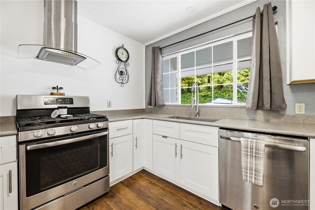 17209 45th St E, Lake Tapps, WA 98391