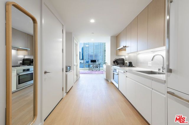 877 Francisco Street 919, Los Angeles, CA 90017