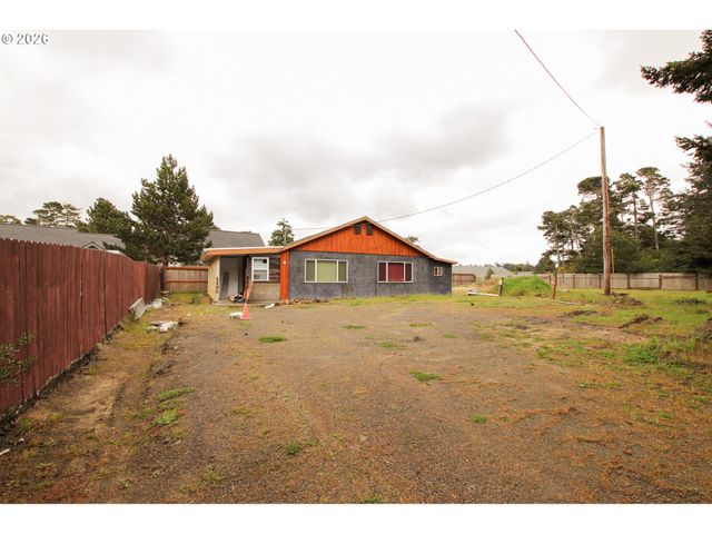 1120 RHODODENDRON Dr, Florence, OR 97439