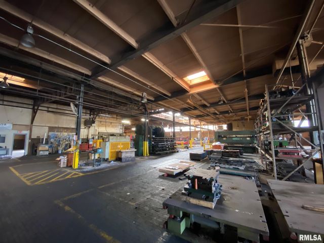 1833 W 2nd St # 1-6, Davenport, IA 52802