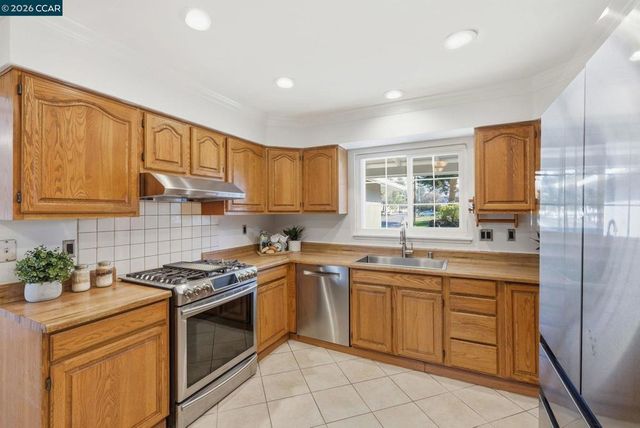 702 Ruth Dr, Pleasant Hill, CA 94523