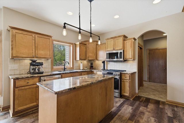 439 Brockway DRIVE, Mukwonago, WI 53149