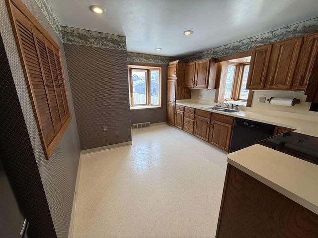 1439 10TH STREET, Marinette, WI 54143