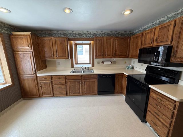 1439 10TH STREET, Marinette, WI 54143