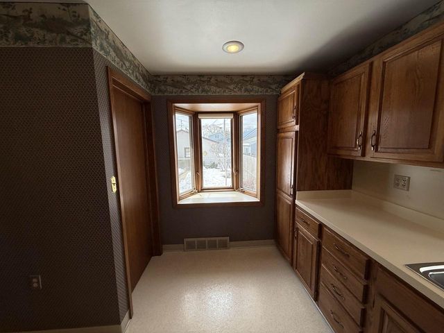 1439 10TH STREET, Marinette, WI 54143