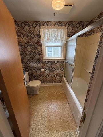 1439 10TH STREET, Marinette, WI 54143