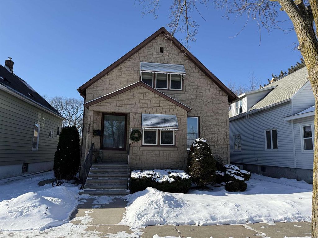 1439 10TH STREET, Marinette, WI 54143