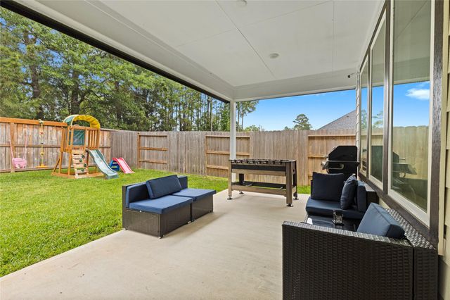 318 Springfield Terrace Drive, Conroe, TX 77304