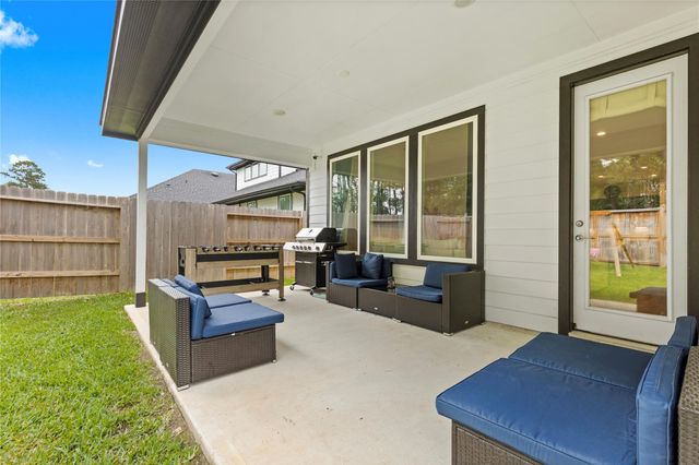 318 Springfield Terrace Drive, Conroe, TX 77304