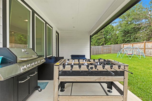 318 Springfield Terrace Drive, Conroe, TX 77304