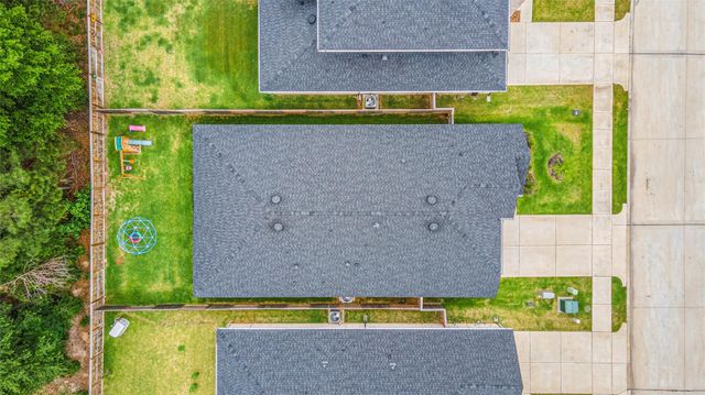 318 Springfield Terrace Drive, Conroe, TX 77304