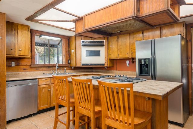 2641 MCINTOSH ROAD, Dover, FL 33527