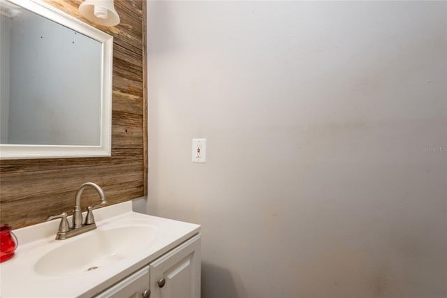 2641 MCINTOSH ROAD, Dover, FL 33527