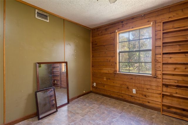 2641 MCINTOSH ROAD, Dover, FL 33527