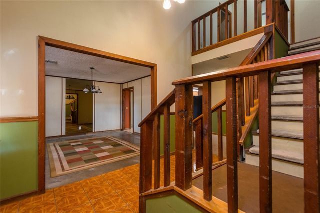 2641 MCINTOSH ROAD, Dover, FL 33527