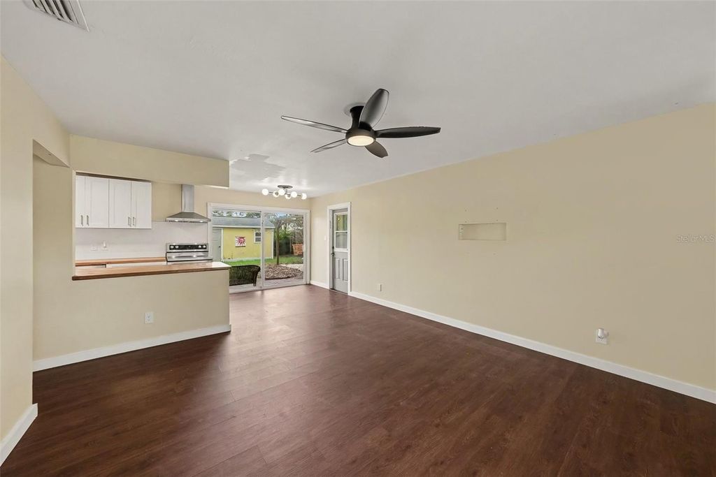 Image 12 of property listing at 4733 W WISCONSIN AVENUE, Tampa, FL 33616