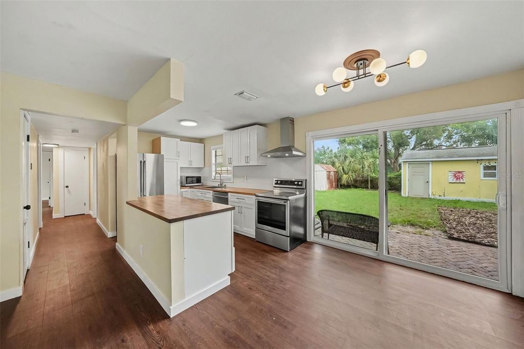 Image 13 of property listing at 4733 W WISCONSIN AVENUE, Tampa, FL 33616