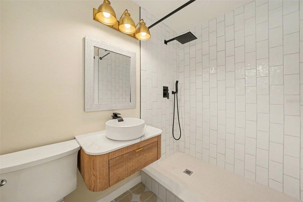 Image 20 of property listing at 4733 W WISCONSIN AVENUE, Tampa, FL 33616