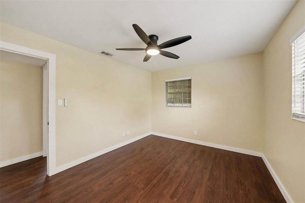 Image 26 of property listing at 4733 W WISCONSIN AVENUE, Tampa, FL 33616