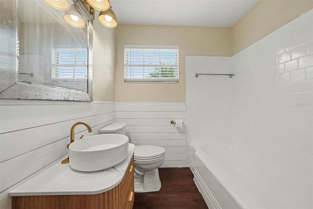 Image 27 of property listing at 4733 W WISCONSIN AVENUE, Tampa, FL 33616