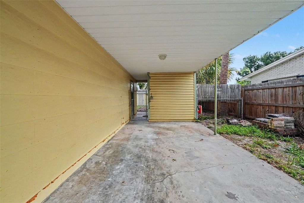Image 28 of property listing at 4733 W WISCONSIN AVENUE, Tampa, FL 33616