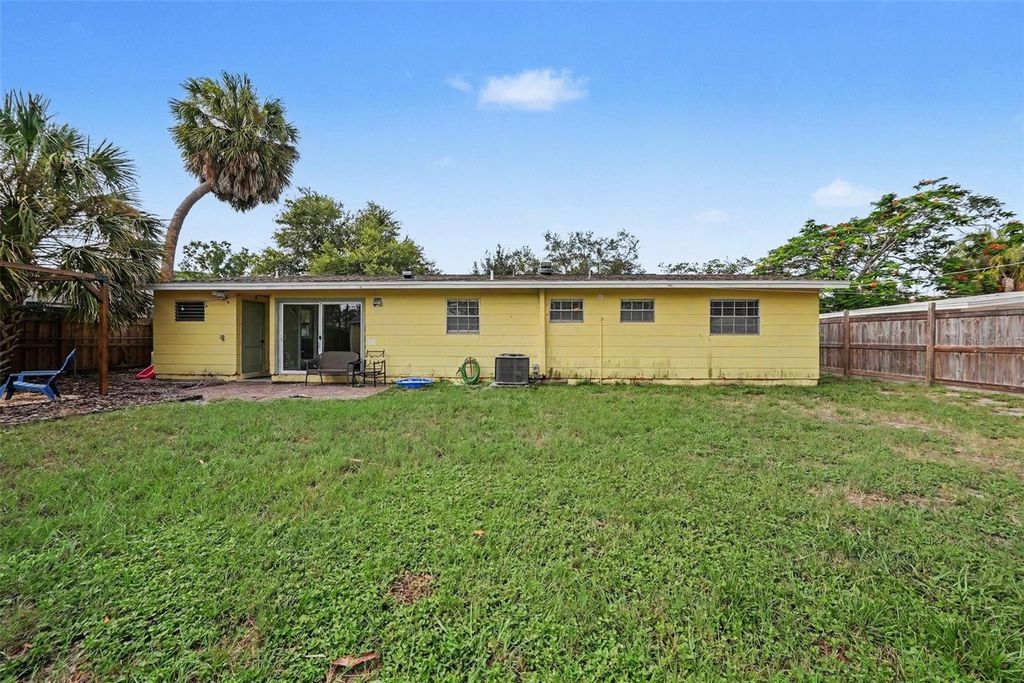 Image 31 of property listing at 4733 W WISCONSIN AVENUE, Tampa, FL 33616
