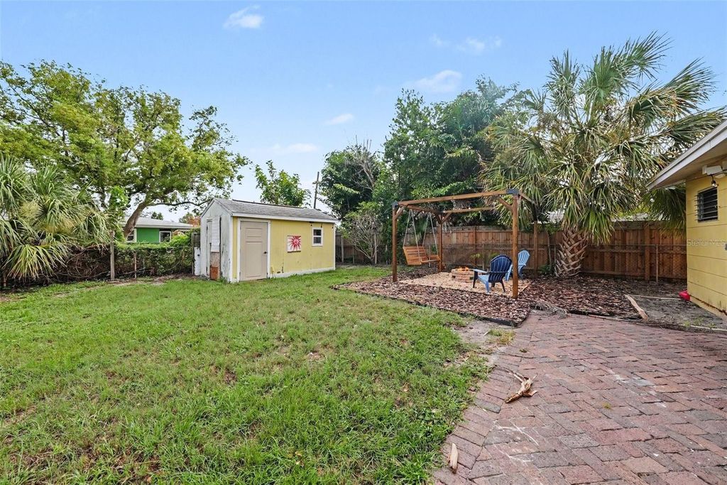 Image 33 of property listing at 4733 W WISCONSIN AVENUE, Tampa, FL 33616