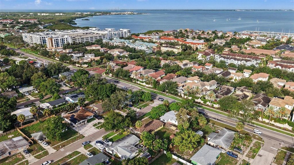 Image 35 of property listing at 4733 W WISCONSIN AVENUE, Tampa, FL 33616