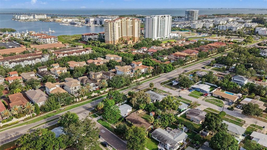 Image 38 of property listing at 4733 W WISCONSIN AVENUE, Tampa, FL 33616