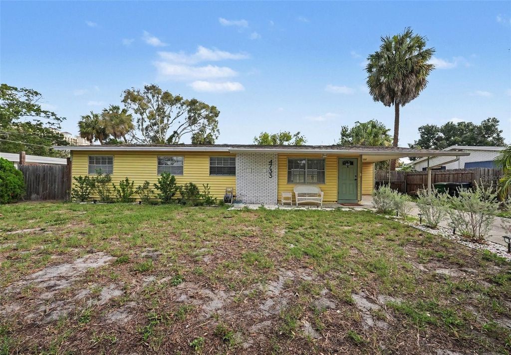 Image 5 of property listing at 4733 W WISCONSIN AVENUE, Tampa, FL 33616