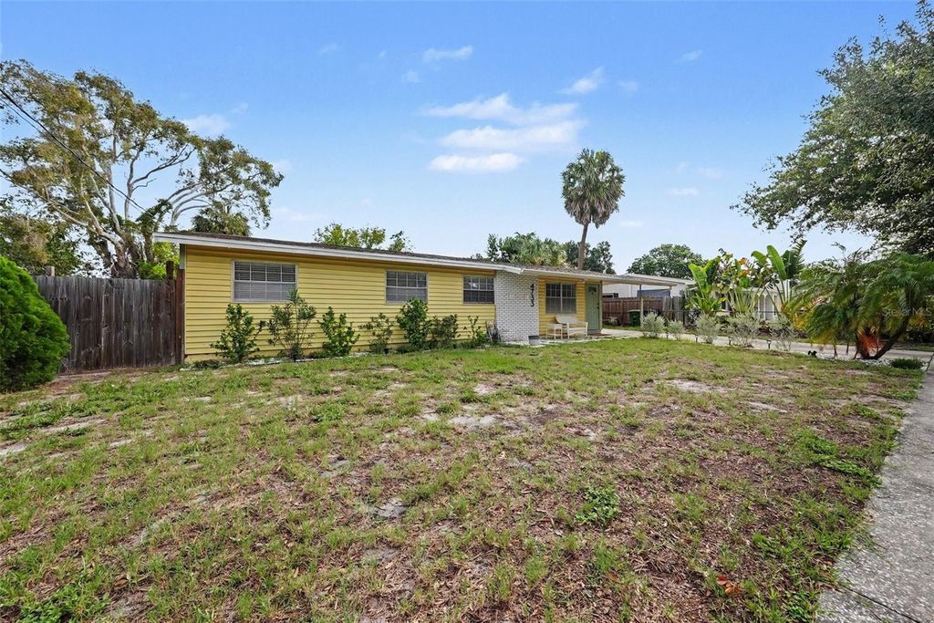 Image 6 of property listing at 4733 W WISCONSIN AVENUE, Tampa, FL 33616