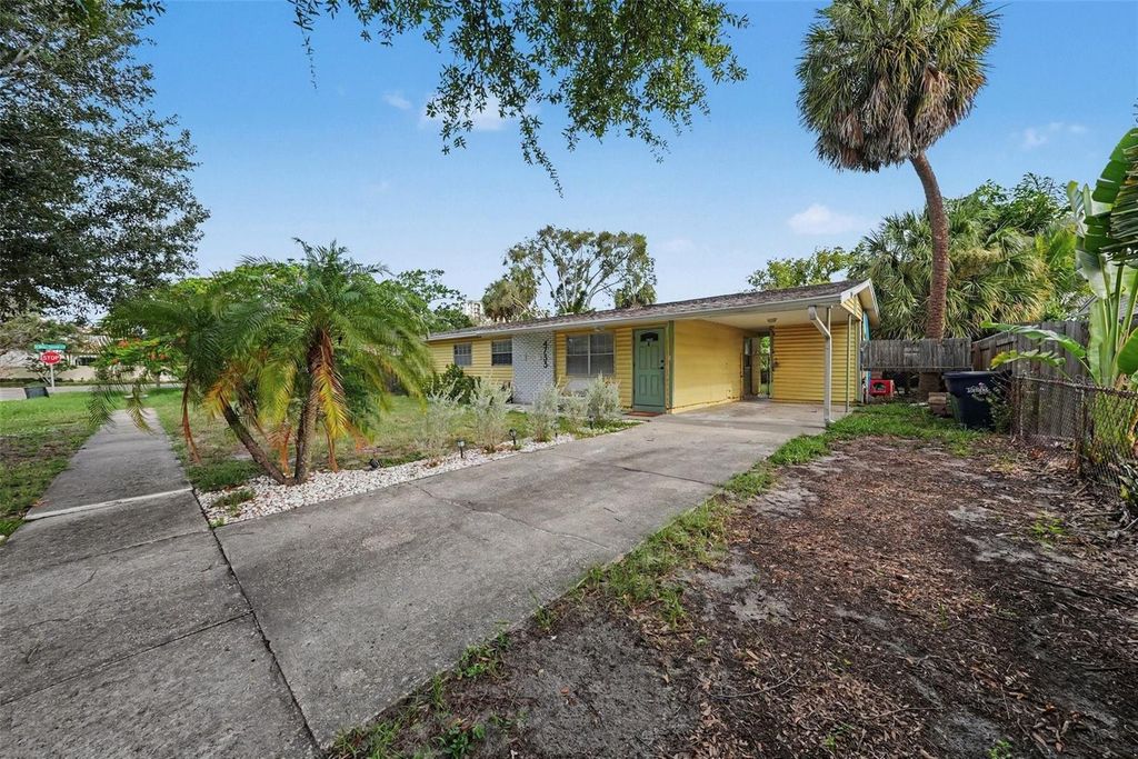 Image 7 of property listing at 4733 W WISCONSIN AVENUE, Tampa, FL 33616