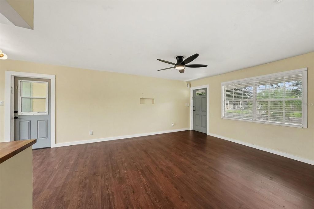 Image 9 of property listing at 4733 W WISCONSIN AVENUE, Tampa, FL 33616