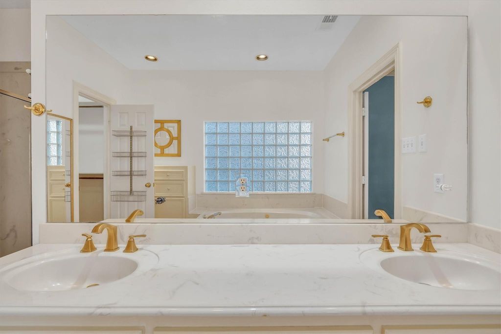 Image 28 of property listing at 20002 Barton Creek Court, Katy, TX 77450