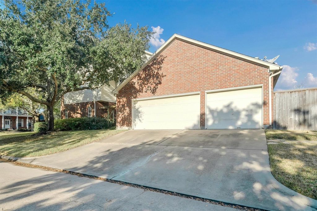 Image 4 of property listing at 20002 Barton Creek Court, Katy, TX 77450