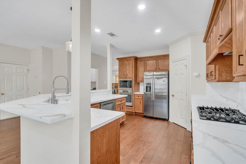 Image 9 of property listing at 20002 Barton Creek Court, Katy, TX 77450