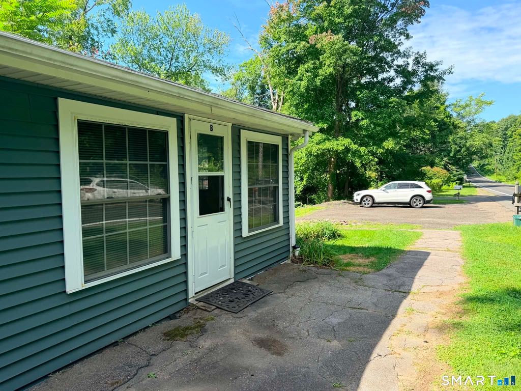 183 Sugar Street B, Newtown, CT 06470