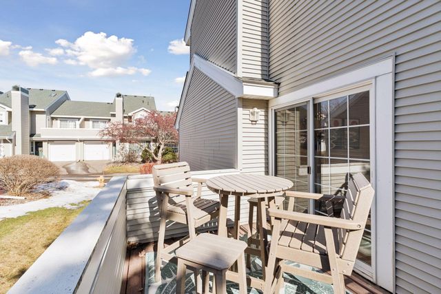 15605 25th Place N B, Plymouth, MN 55447