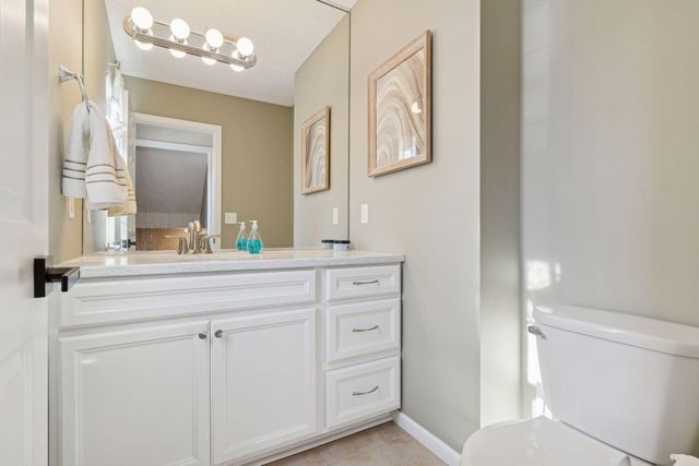 15605 25th Place N B, Plymouth, MN 55447