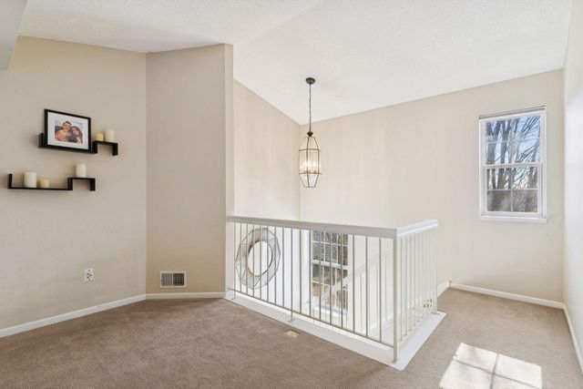 15605 25th Place N B, Plymouth, MN 55447