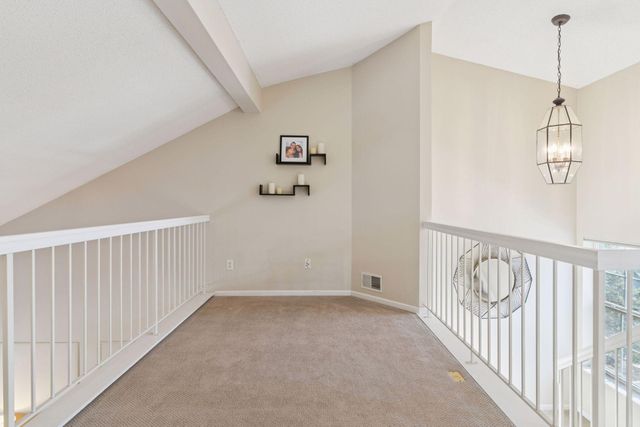 15605 25th Place N B, Plymouth, MN 55447