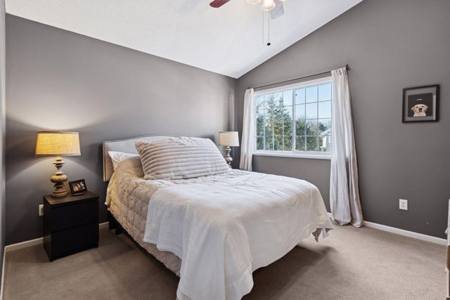 15605 25th Place N B, Plymouth, MN 55447