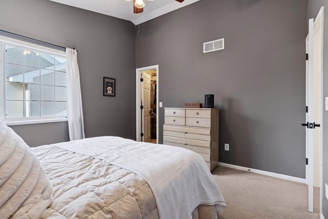 15605 25th Place N B, Plymouth, MN 55447