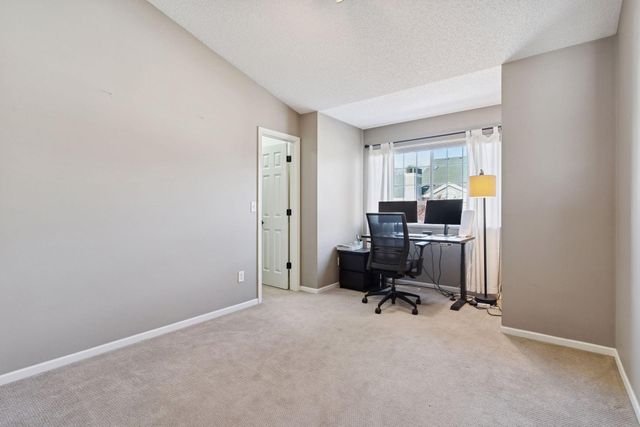 15605 25th Place N B, Plymouth, MN 55447